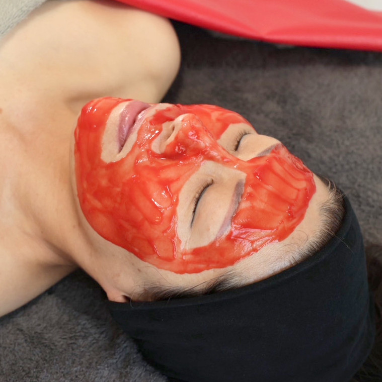 デコルテマッサージ