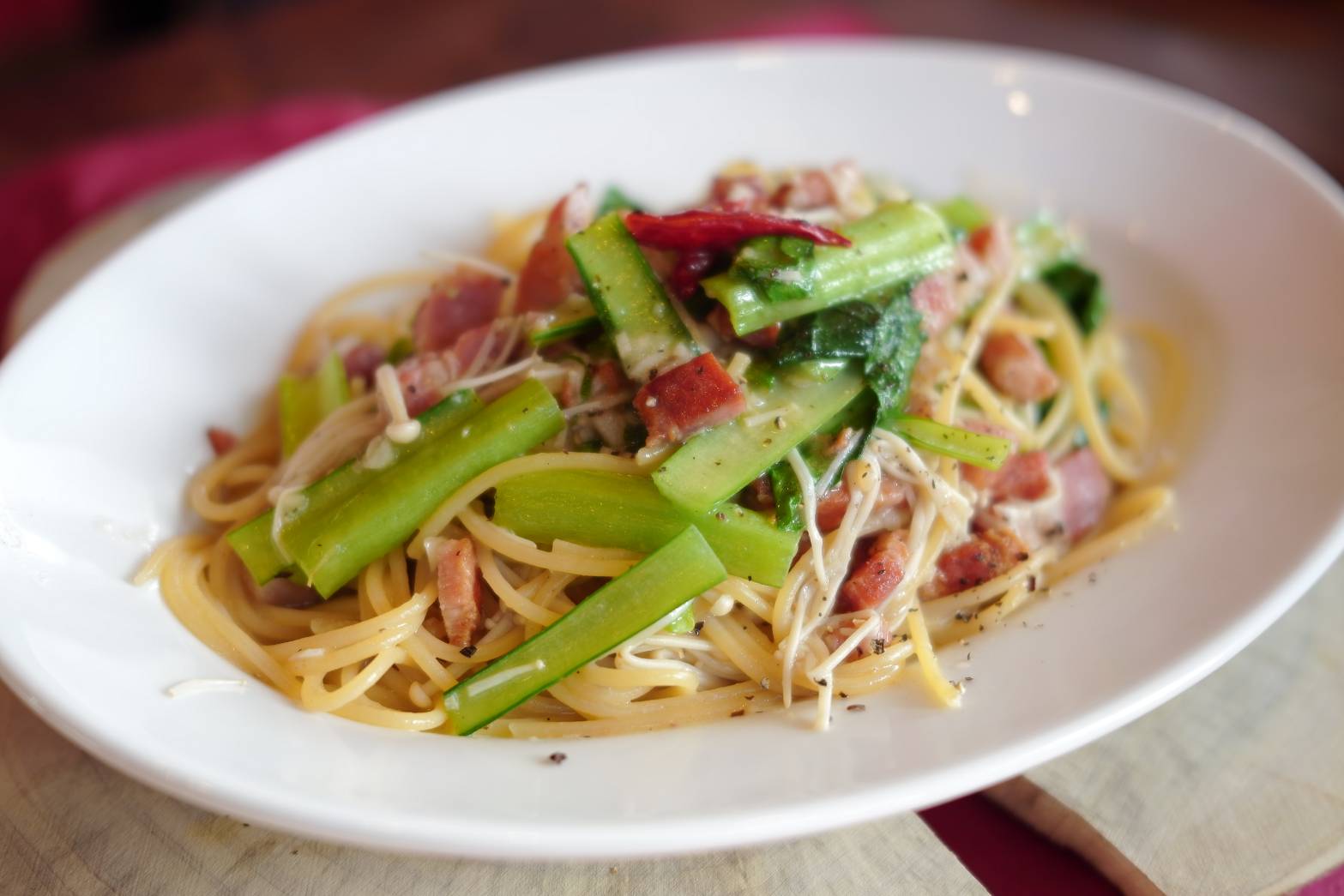 ベーコンときのこ青菜のパスタ