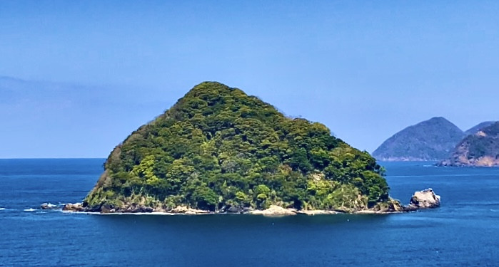 「実は今日、4月8日は『タイヤの日』なんです！給油のついでに、サクッと空気圧チェックしていきませんか？」