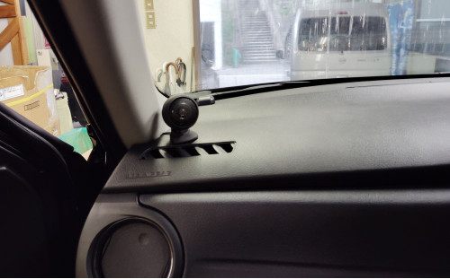 アクシオ　スピーカー取付