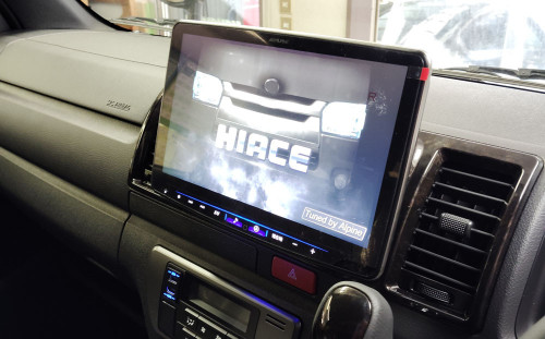 ハイエース　ナビ取付