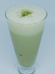 冷たいドリンク【アイス抹茶ラテ】　身体に良い抹茶とミルクをシェイク　クリーミーな口当たり