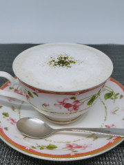 温かいドリンク【抹茶ラテ】厳選した抹茶とミルクのラテ　甘さはお好みに合わせます