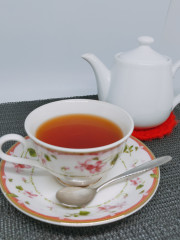 温かいドリンク【紅茶】カップに注いだ他に、ピッチャーにもう１杯分　入ってます。