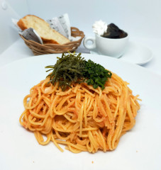 パスタランチ【明太子パスタ】　贅沢に、たっぷり明太子を。刻んだ大葉と細切り海苔をのせてます。