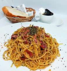 パスタランチ 【ペペロンチーノ】　美味しいベーコンと、パンチの効いたニンニクのパスタ