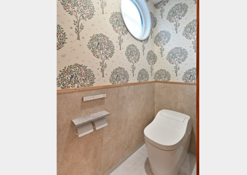 遊び心と光を取り込む、北欧スタイルのサニタリー