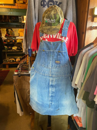 ビンテージオーバーオールエプロン作ってみましたーガーデニングやキャンプにいかがですかーご来店お待ちしてます！！商品に関しての詳細はDMにてお問い合わせ下さい#esquimao#古着屋エスキモー.jpg