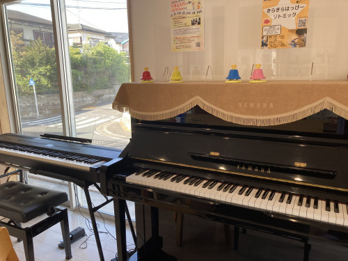 エデュカル教室は2台のピアノでレッスンしています♪