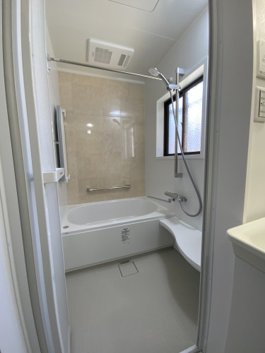 冷たいタイル張りの在来浴室を断熱ユニットバスへのリフォームでヒートショック予防