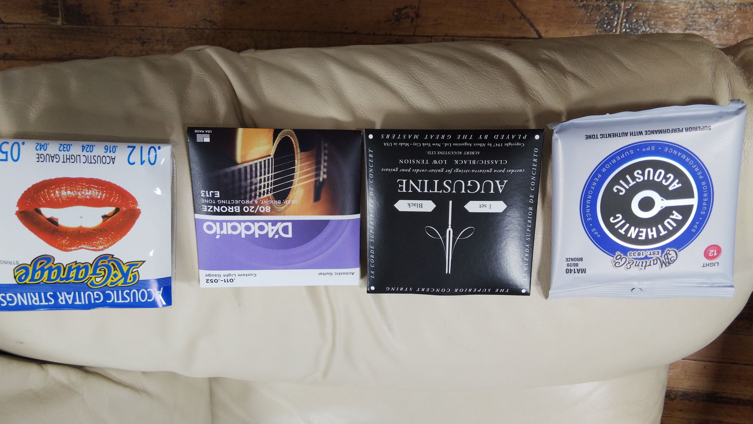 新年を新しいギター弦で迎えましょう🎸年末年始家で過ごす時間が増えると思います。新しい弦に変えて自分時間を楽しみましょう🎵