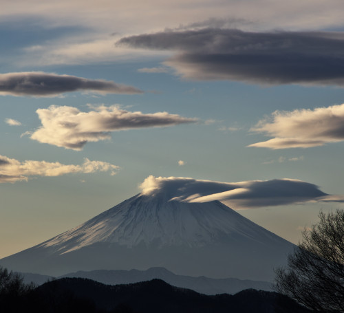 富士山と雲四角.jpg