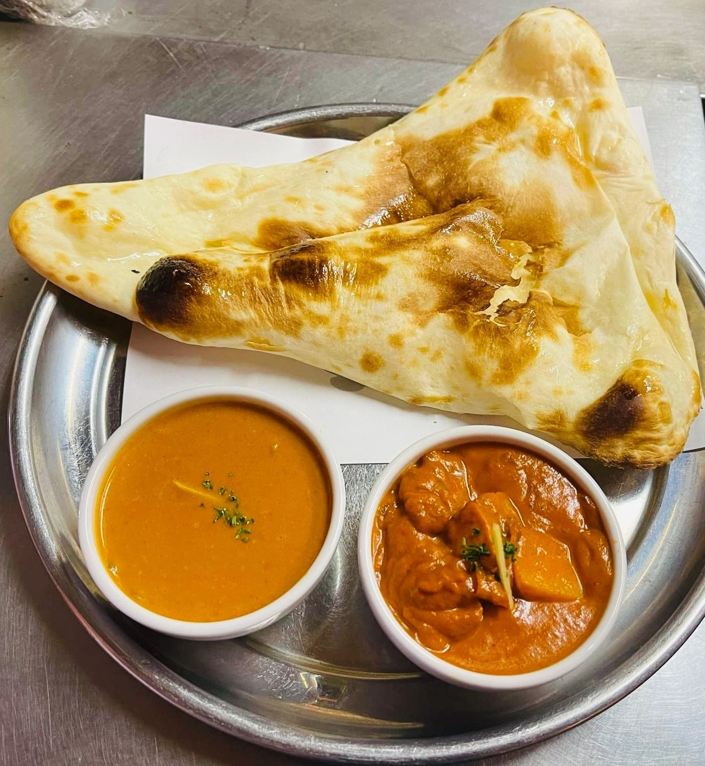 ハーフチキン＆ハーフ日替わりカレー   950 円