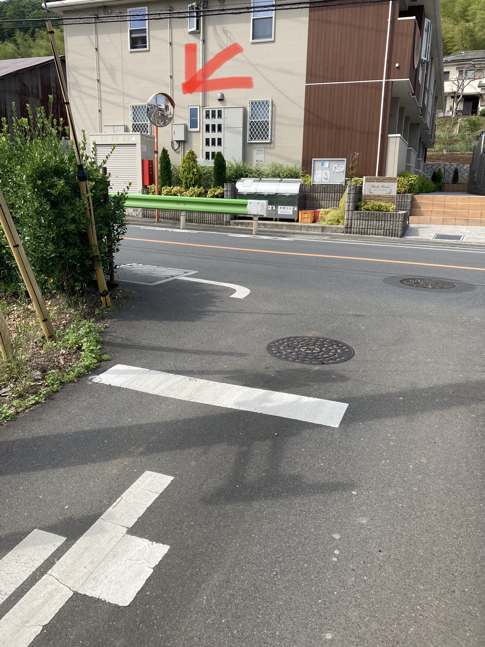 見通し の 悪い 交差点 ミラー