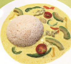 ハーブ香るチキンのホワイトカレー