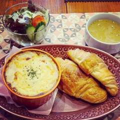 クリーミーなマッシュポテトグラタン（コーヒーまたは紅茶付）