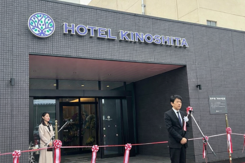 ホテル木下の開店式.png