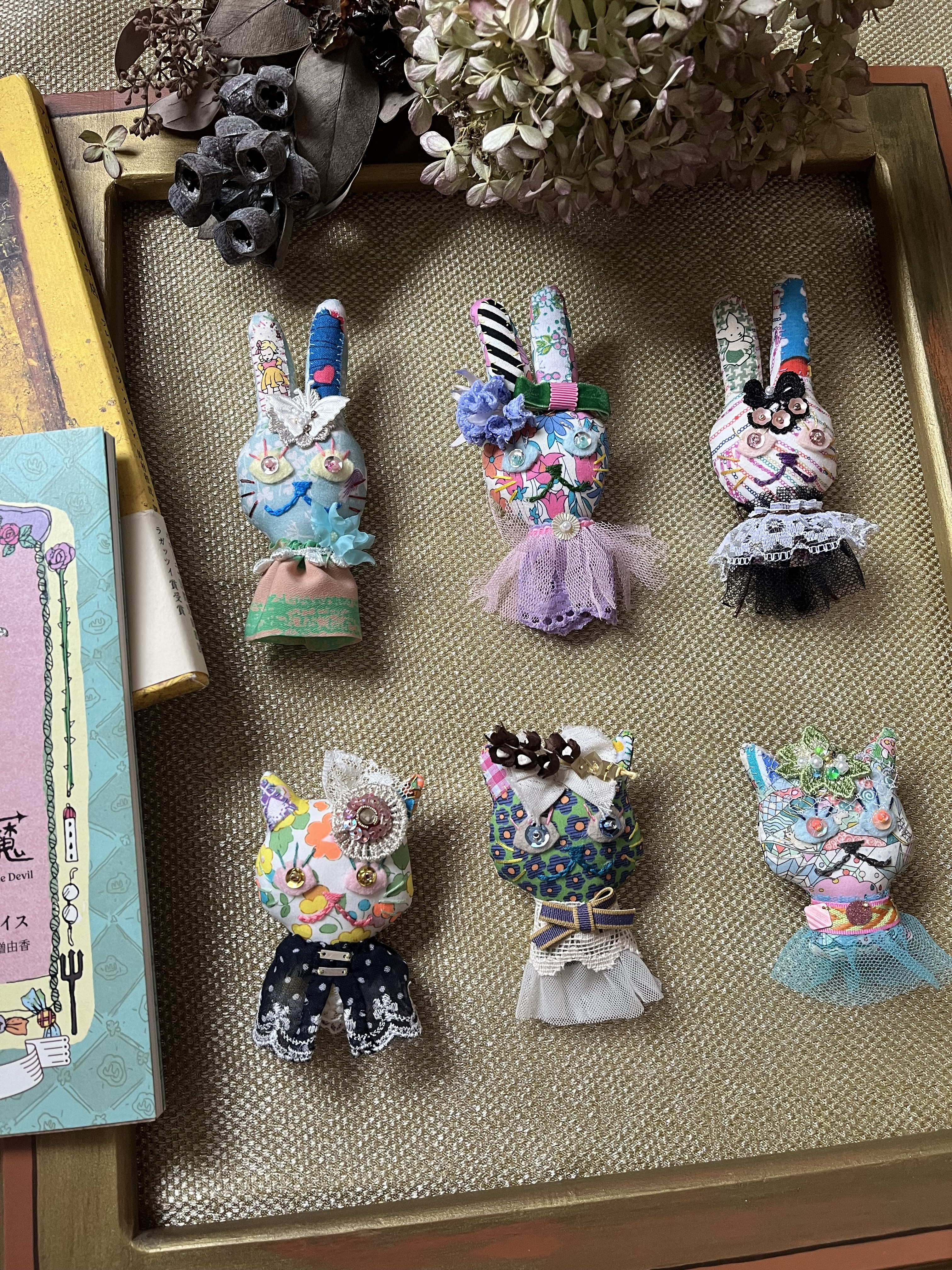 貴族ねことうさぎのブローチ／誕生日の宴