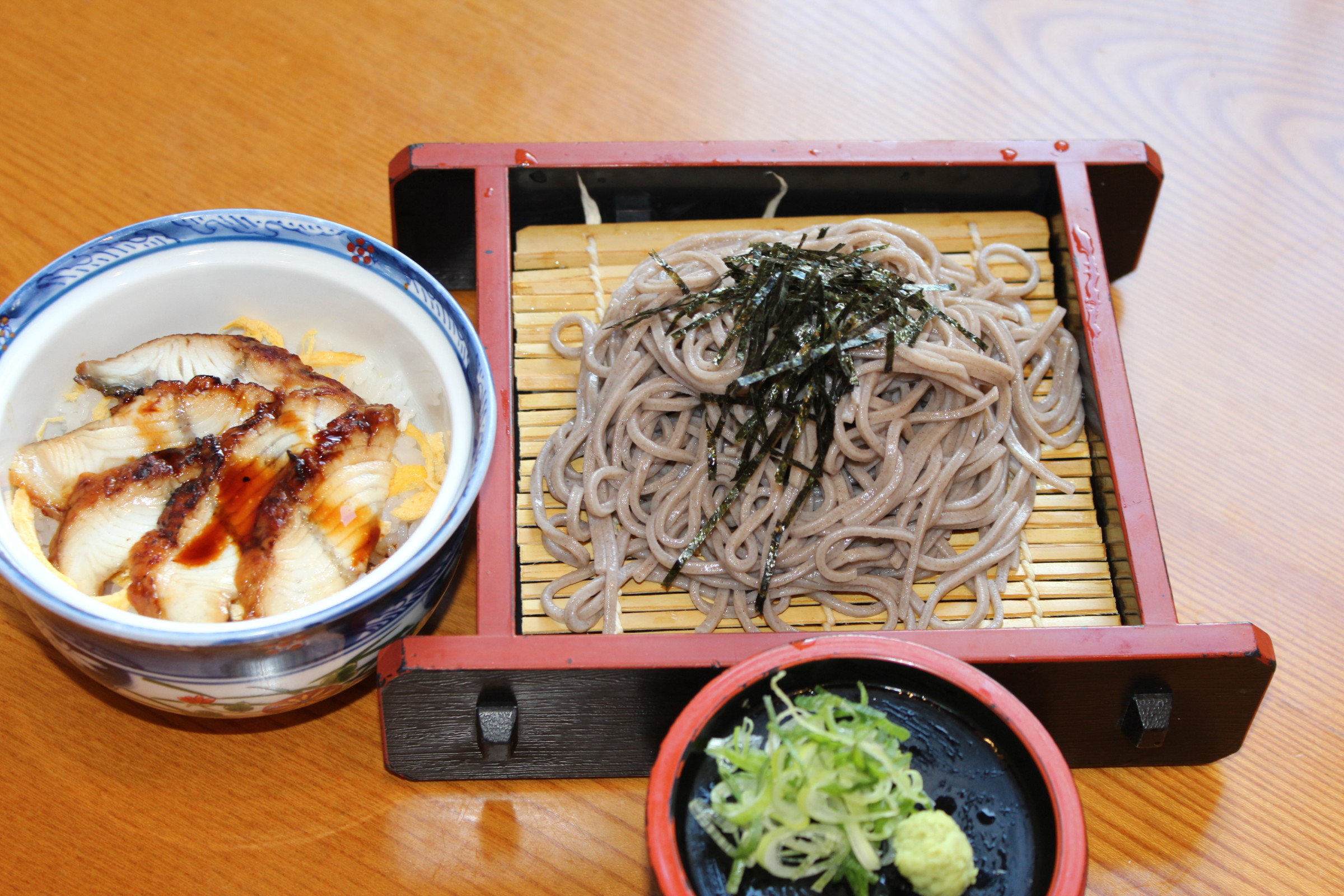 期間限定ミニうなぎ丼+ざるそば　税込１０００円