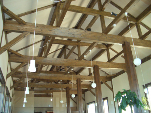 複雑な構造が魅力の木製トラス梁