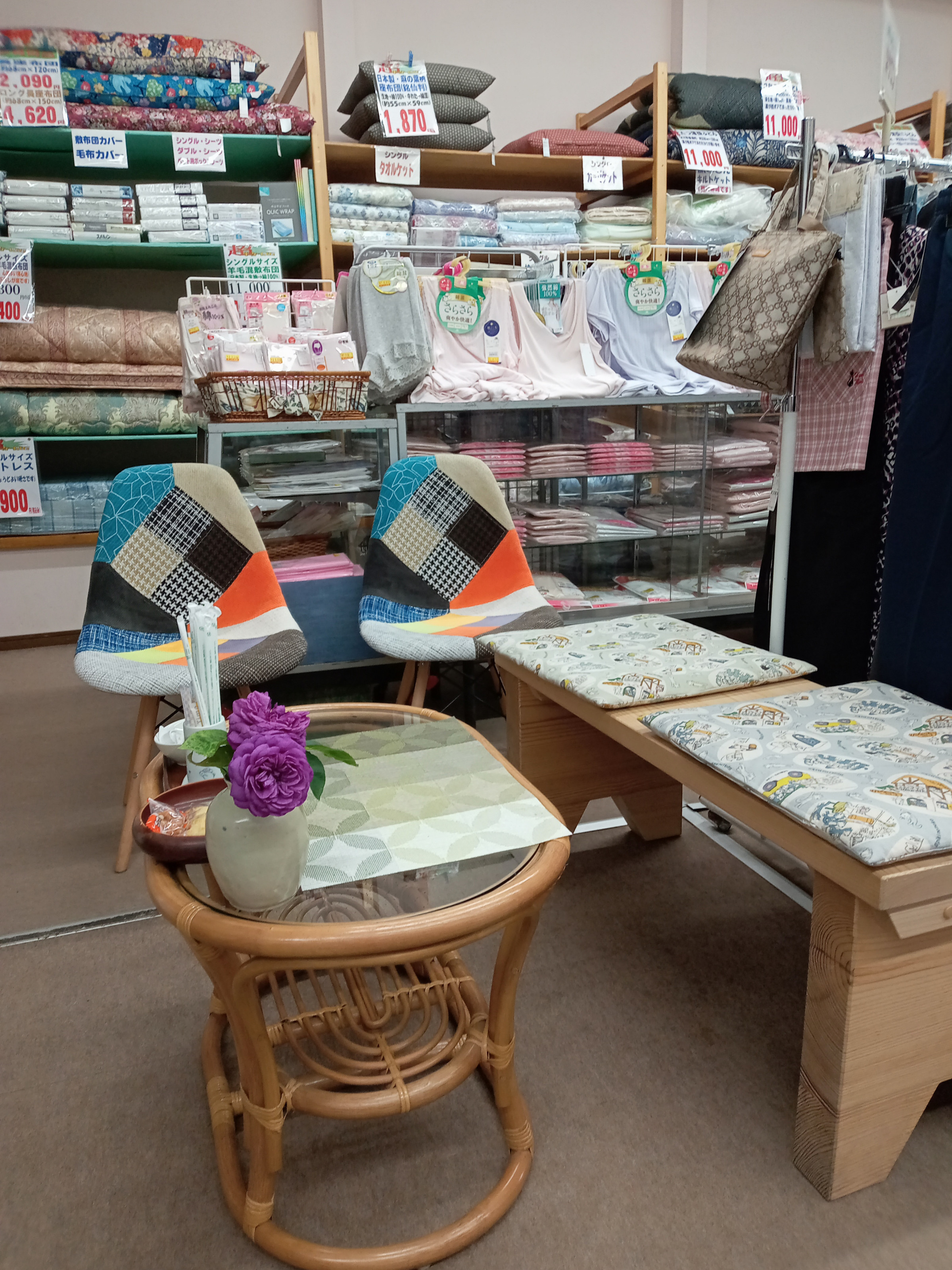 コーヒーやお茶を飲みながら、ゆっくりとくつろげる休憩場所もございます。