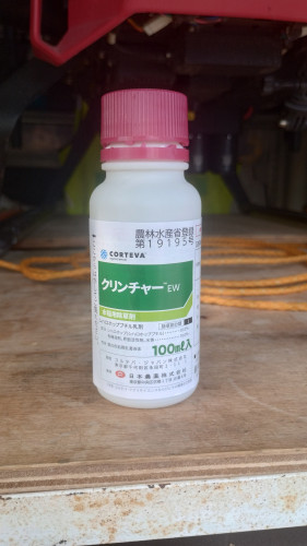 ヒエの雑草対策でクリンチャーEWをドローン散布