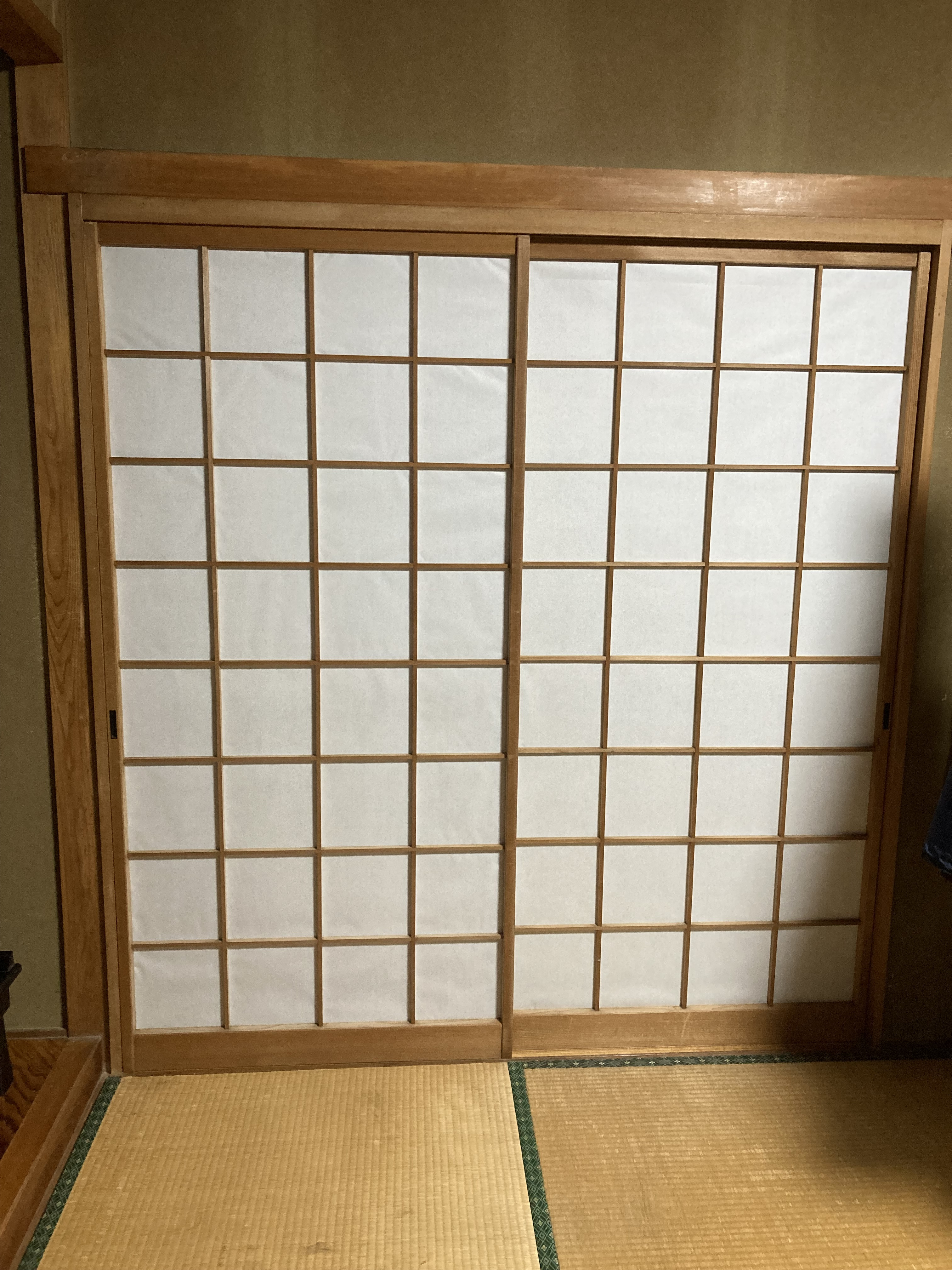真っ白な障子に