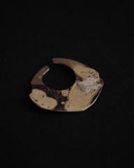 新作のご案内 ： ひびのある色　Ear cuff(plate) ・ Ring(plate)