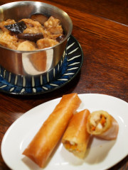 春巻と冬菇滑鶏蒸飯
