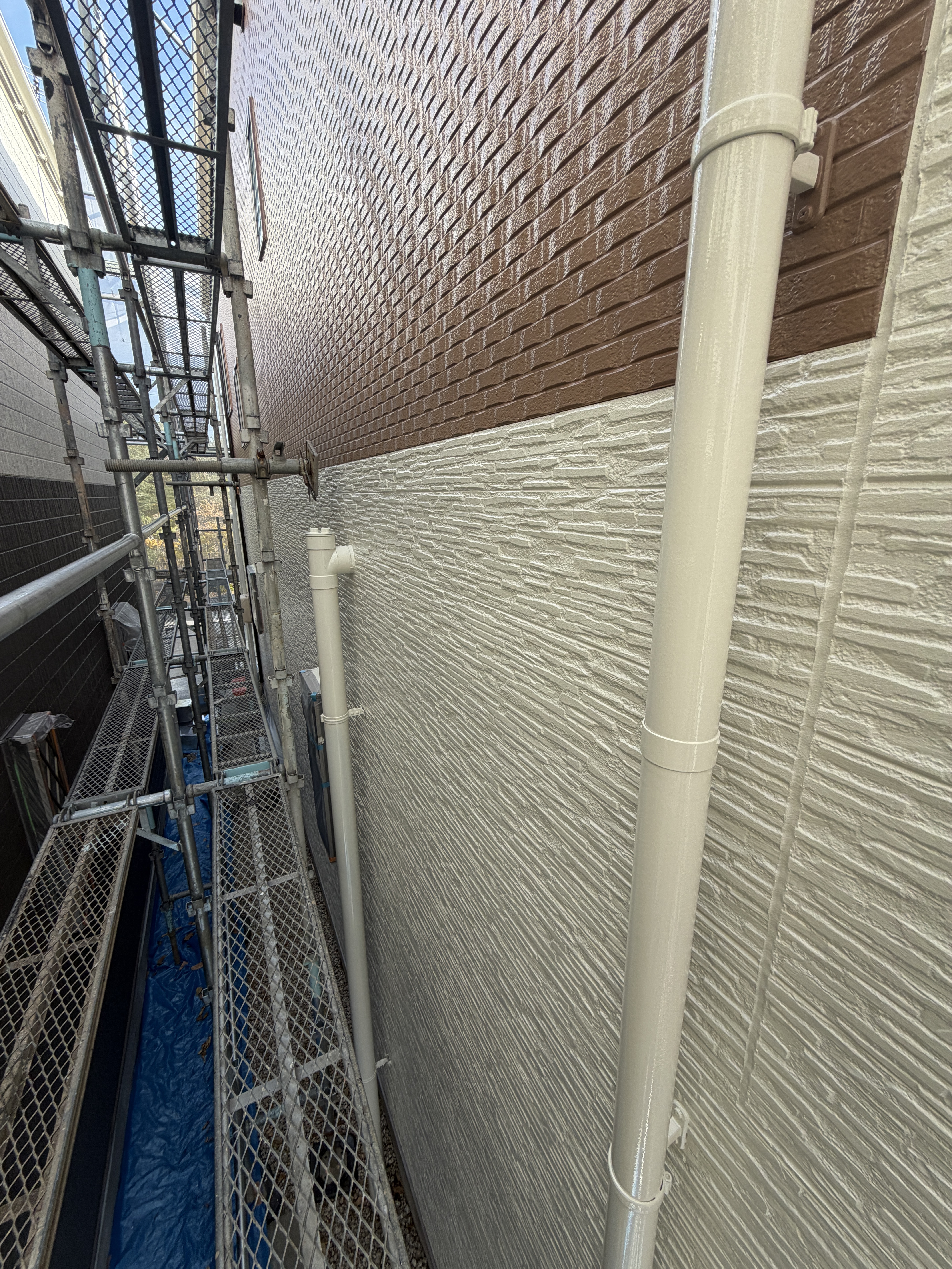 塗り替え工事　外壁2色色分け