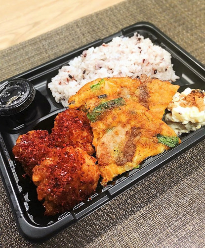 ヤムニョムチキン＆チーズチヂミが大好評！