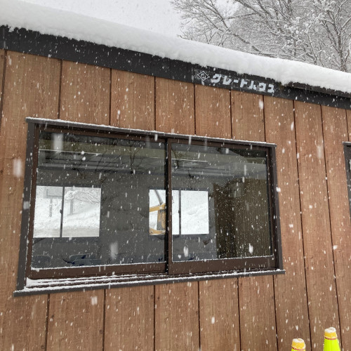 大雪のなか業務用エアコンの取り付け工事|2代目コラム