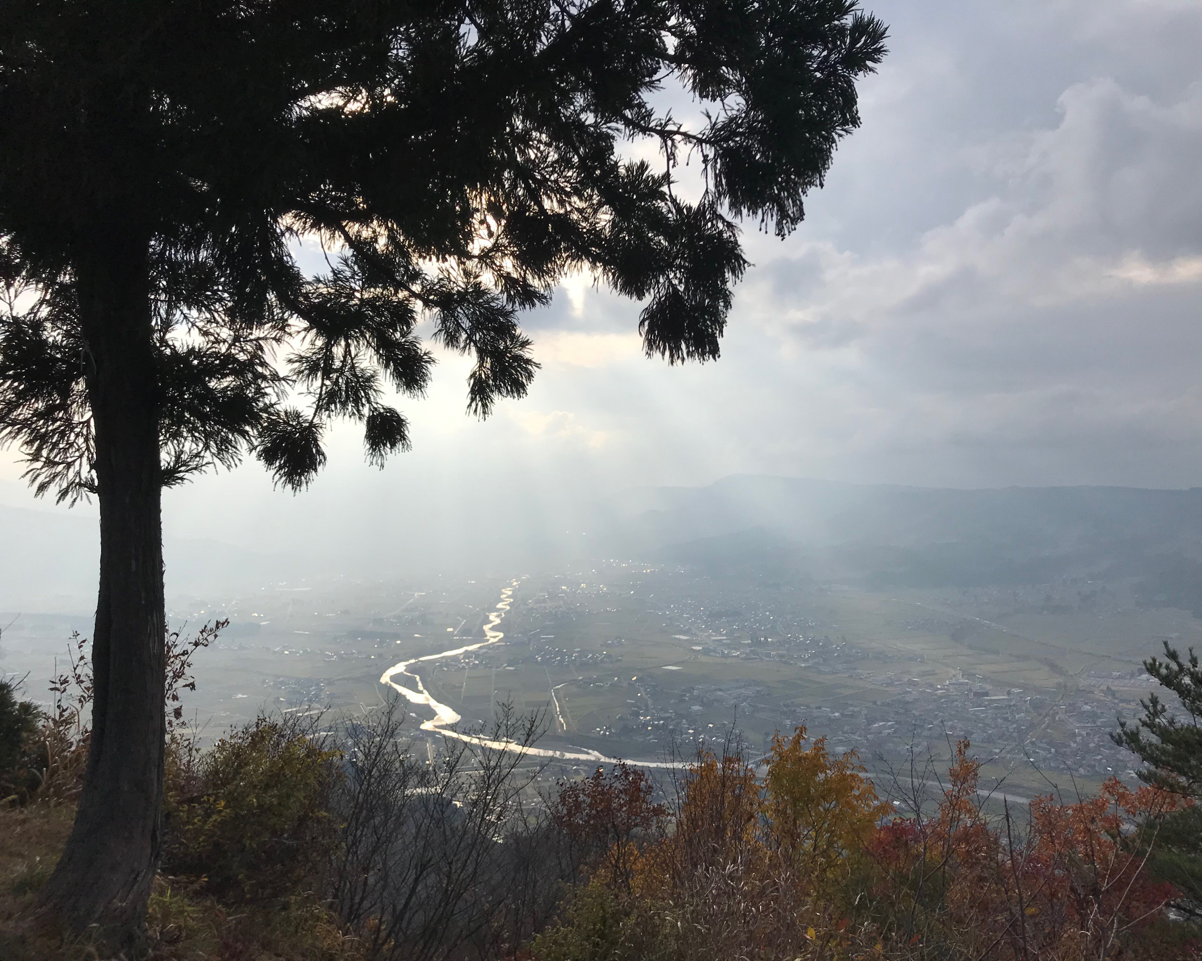 坂戸山の頂上からの景色　 塩沢方面