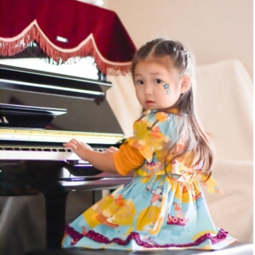 ピアノ弾く幼女.jpg
