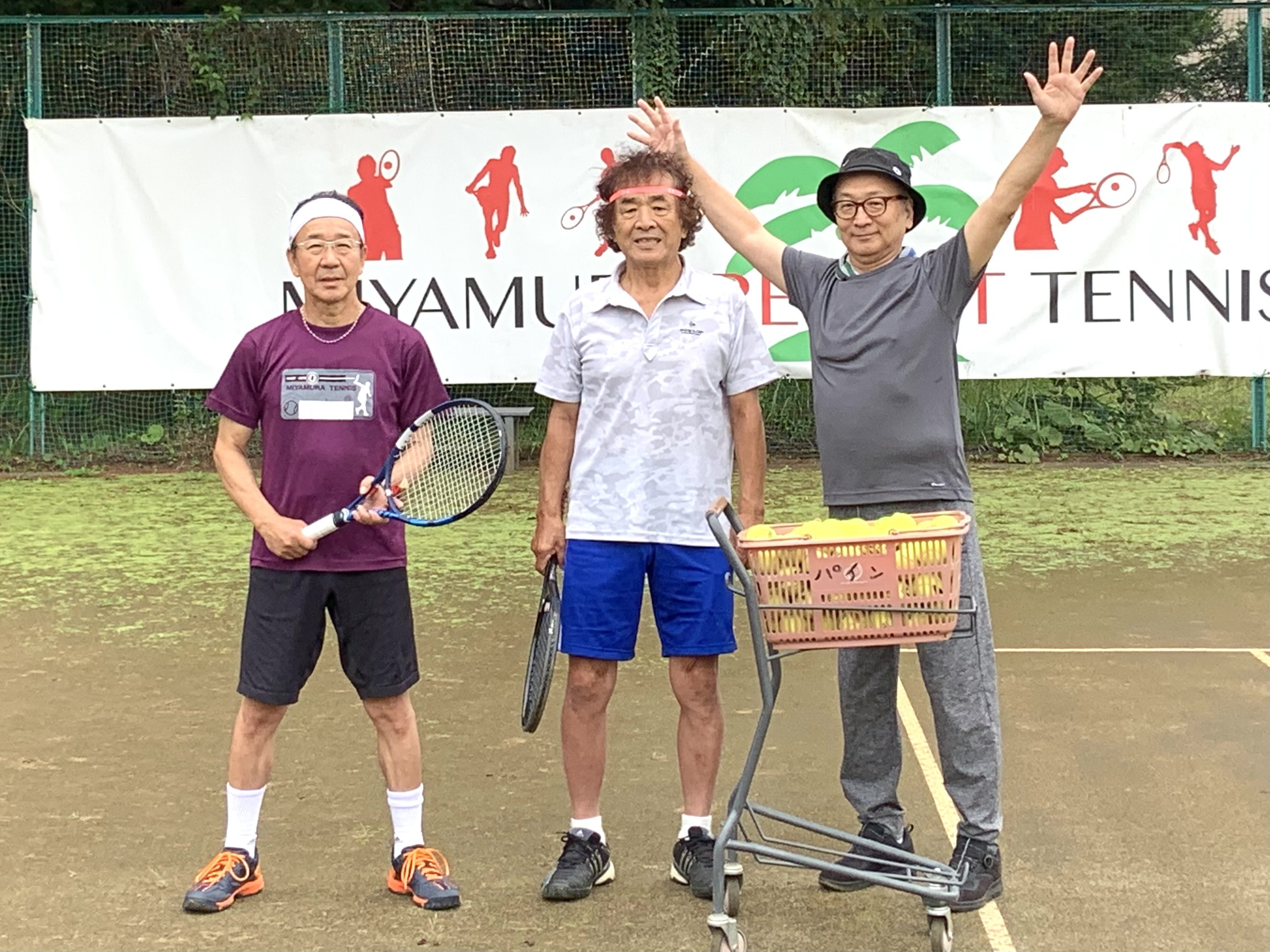 イラストレーターの宮古さん、カメラマンの富岡さんがミヤムラリゾートテニスに遊びに来てくれました