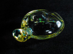 perfume-bottle-227091_1920.jpg