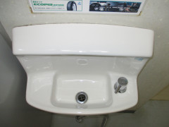 男子トイレ洗面台コート剤塗布後.JPG