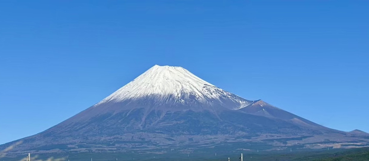 富士山麓の自然豊かな環境下