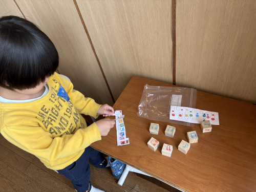 草加市新里に近いピアノ教室の年中男子の成長