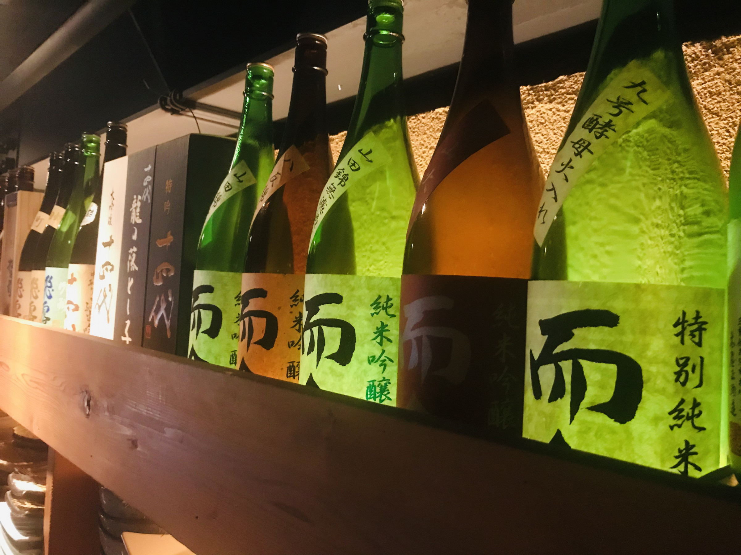 入手困難な銘酒のラインナップもお手頃価格で。日本酒は季節ごとに銘柄を随時入れ替えます。