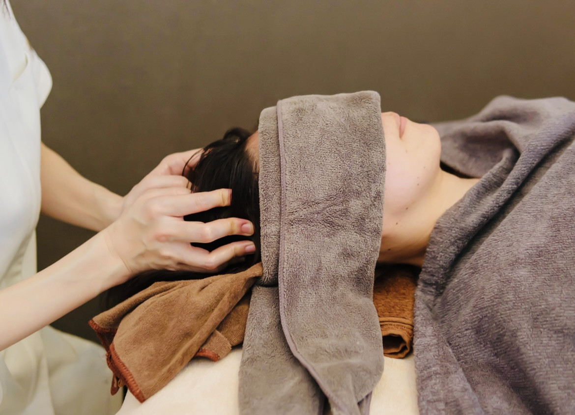 脳リラ施術の様子