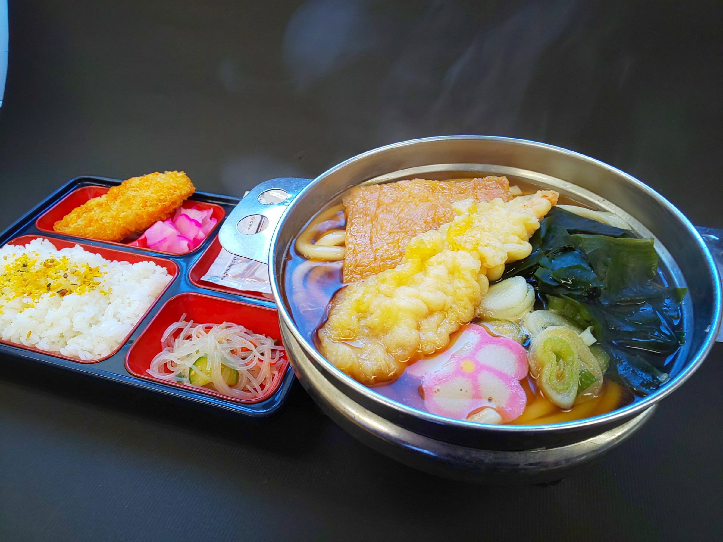 山梨でランチ・日替わり弁当・おせち料理も【まもかーる】
