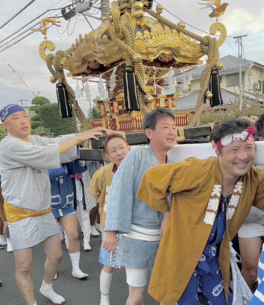 日曜日は、根岸淡嶋睦で祭礼準備、夕方からは、友好団体鹿島睦へ遠征。 　いよいよ10日は、根岸淡嶋神社の４年ぶりの祭礼です。