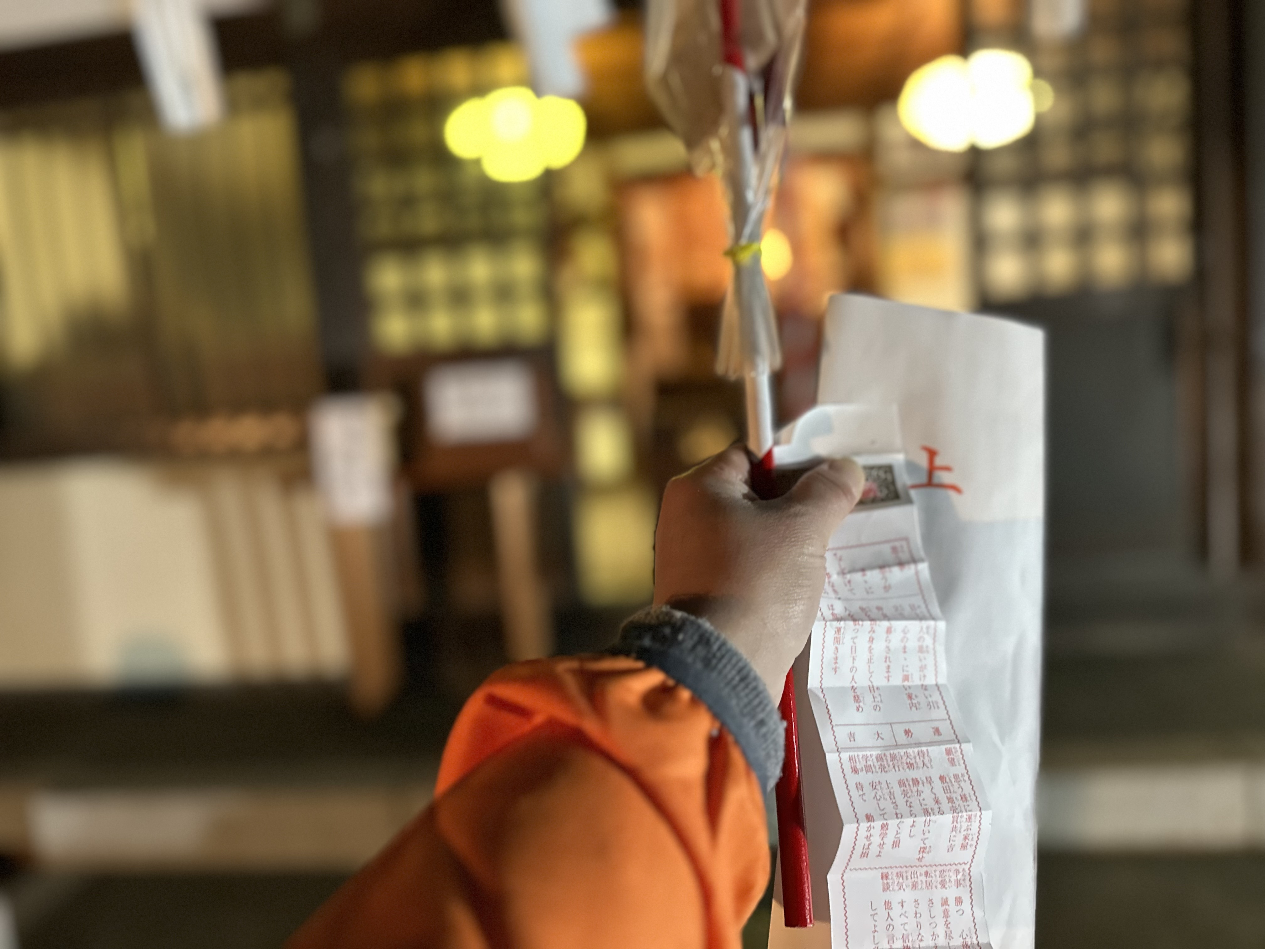 あけましておめでとうございます。 　今年も根岸淡嶋神社でのもちつきからスタートし、無事に新年を迎えました。 　その後は時間ギリギリまで挨拶まわり。 　小山田神社では、総代の皆さんの前でひいたおみくじが