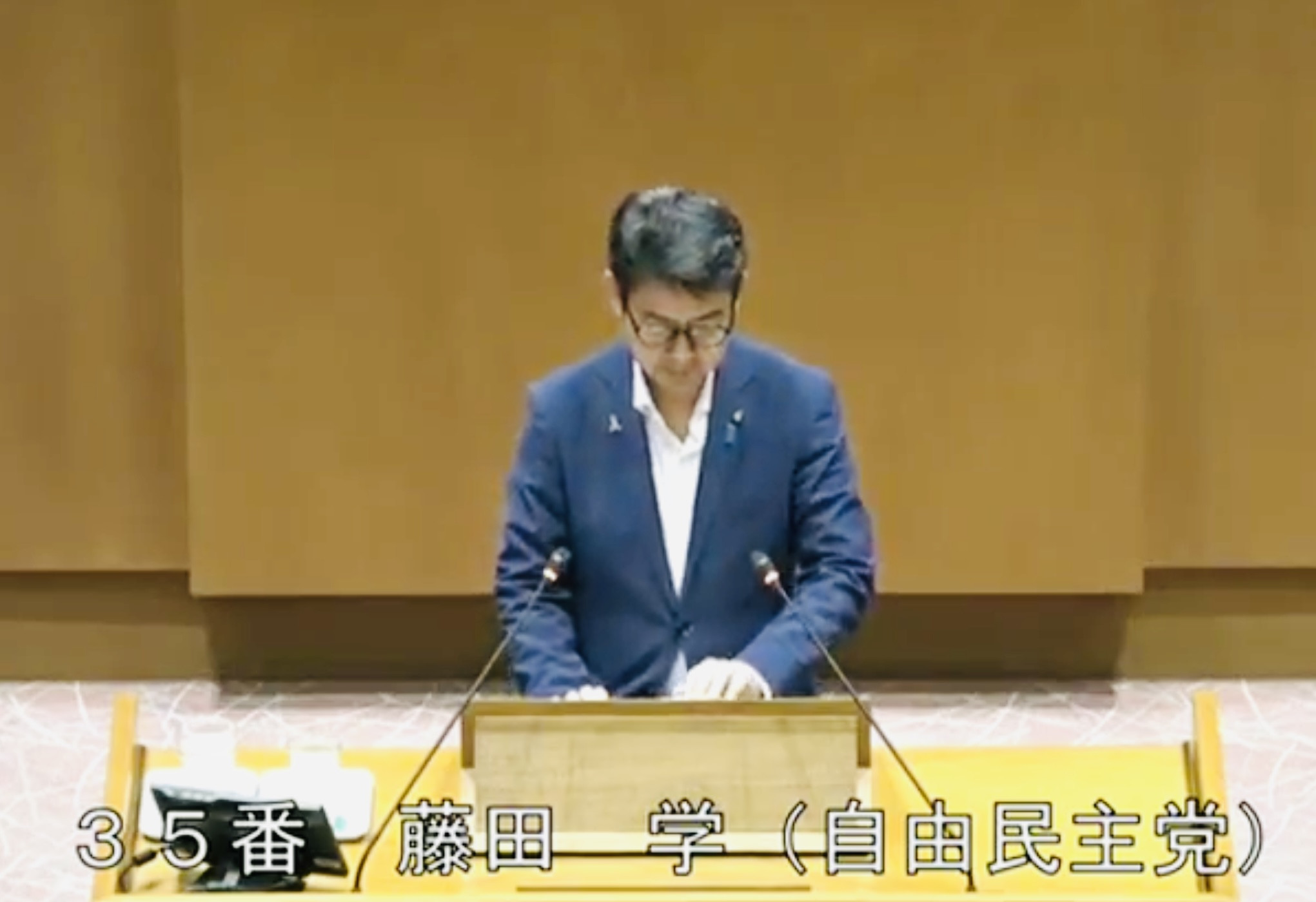     都議選中でも、議会は動いています。 本会議で、新たな学校づくり建設に関連して質疑登壇しました。  第59号議案　町田市教育環境整備地区建築条例の一部を改正する条例  １　新たな学校づくり建設予