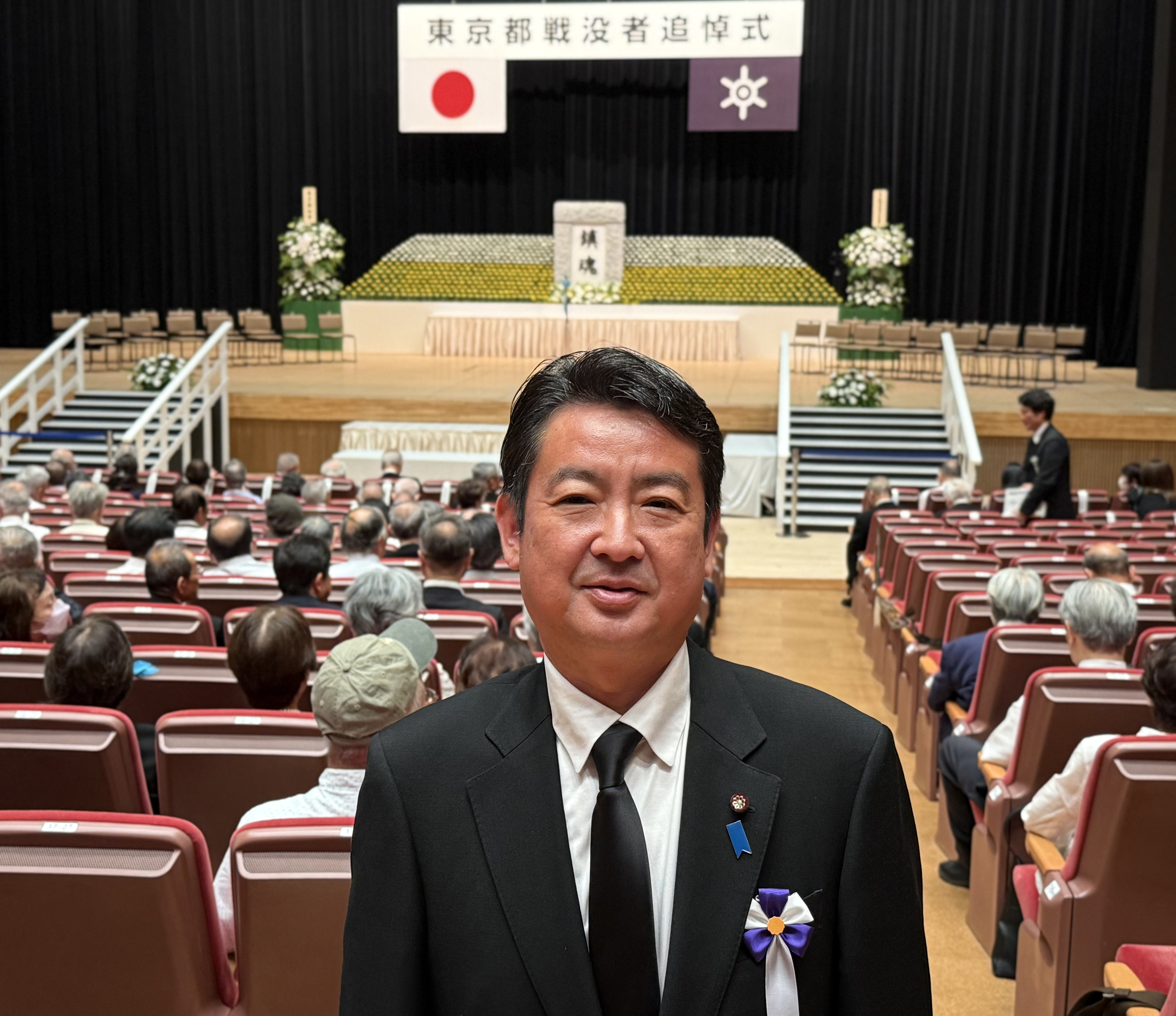 戦後80年を迎える8月15日、町田市遺族会の皆様と共に、全国、東京都戦没者追悼式に参列しました。   尊崇の思いを胸に、心からの哀悼の誠を捧げ、現在も続く世界の紛争に思いを馳せました。   戦後生まれ