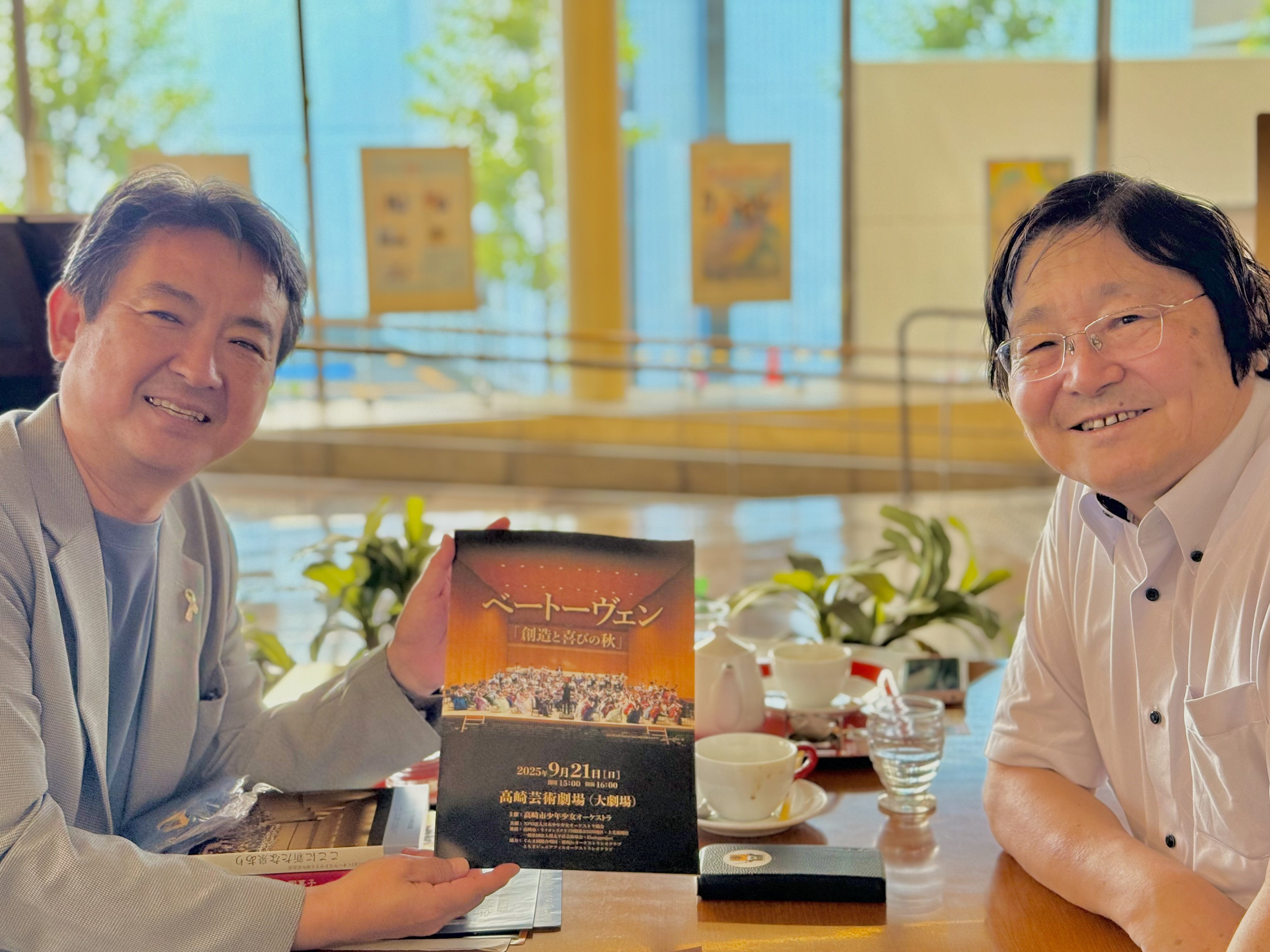 町田にジュニアオーケストラをつくりたい。そんな夢をかなえるために、世界を飛びまわっている日本少年少女オーケストラ音楽総監督 南紳一先生が、町田に来てくださいました。 　鶴川ポプリホールのカフェで、その