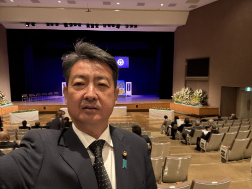 町田市戦没者追悼式に参列しました。 戦後80年。年々、参列者も高齢化し、少なくなっていることに思いをいたしています。  我々戦争を知らない戦後世代が大多数となりました。戦争の惨禍を決して繰り返さないこ