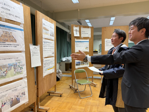 #小山田_小山田南地区統合新設小学校意見交換会 では、地域、保護者の皆さんからたくさんの質問や意見をいただいたと報告の報告がありました。 　早くて10年後、2035年の統合予定ですが、意見交換を重ねて