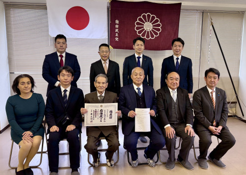 2026年2月8日に告示される町田市長・市議会議員選挙における、自由民主党公認・推薦証授与式が自民党町田総支部で行われました。   その後、稲垣こうじ候補予定者を推薦するにあたり、政策協定書を締結しま